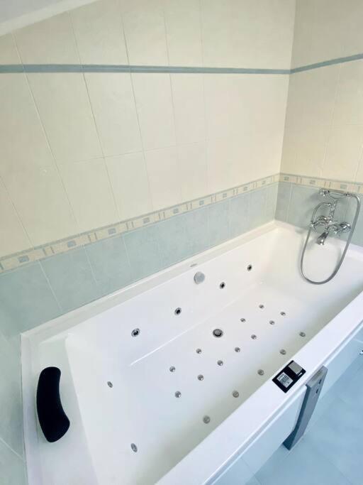 Villa Lucerna Pantin Ngoại thất bức ảnh